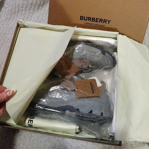 Burberry Arthur M Story Trainers - Picture 5 of 16